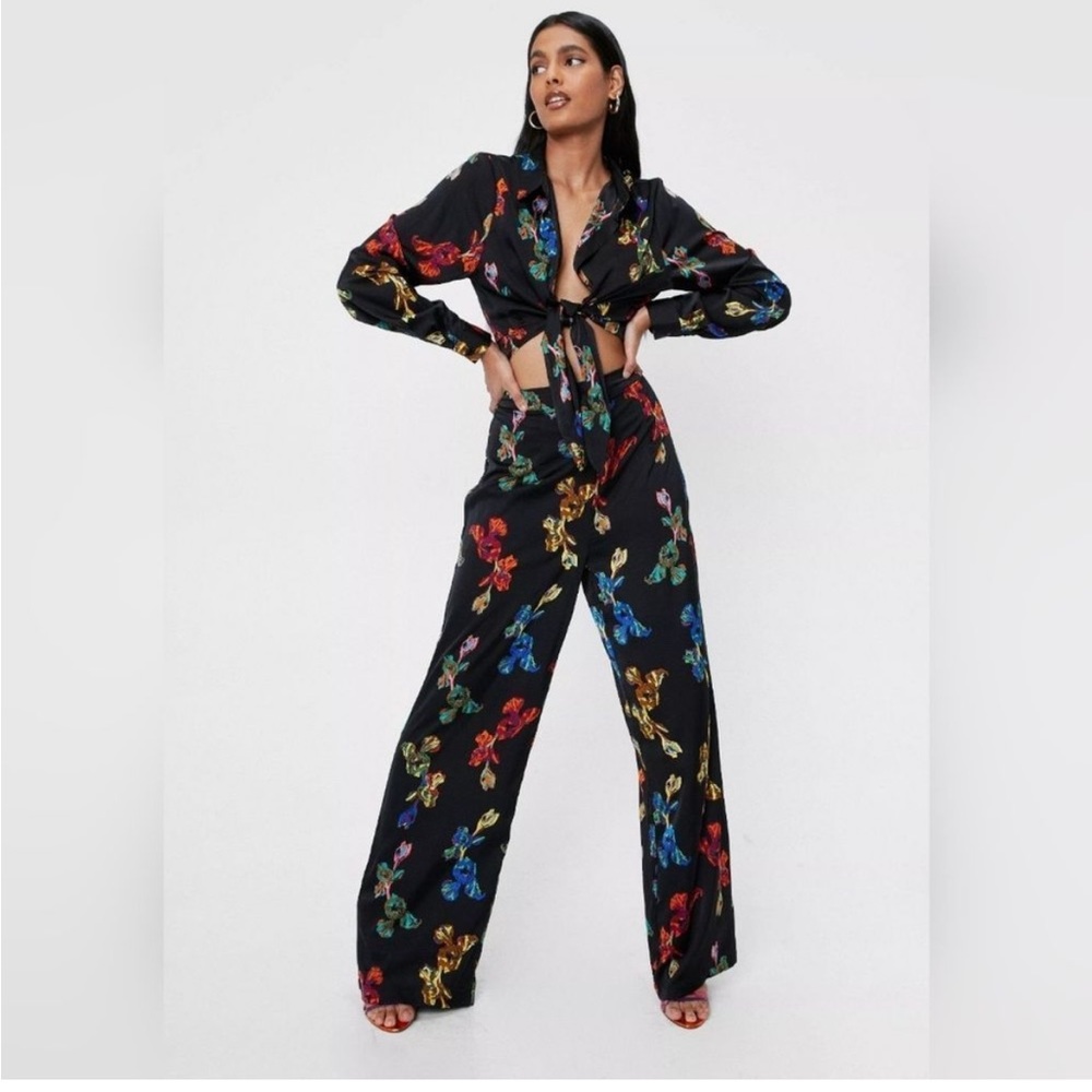 SIZING Update Nasty Gal 2 piece floral pants suit NWT